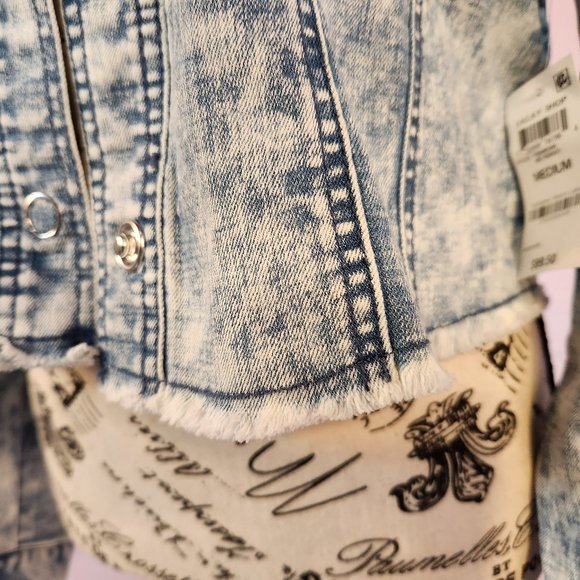 NWT INC Oversized Denim Cropped Jacket - Picture 5 of 12